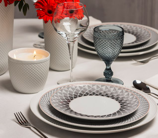 À MESA COM A MODERNIDADE